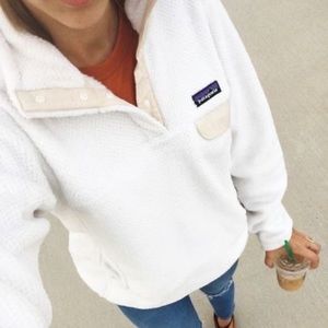 Fuzzy Patagonia sweatshirt white